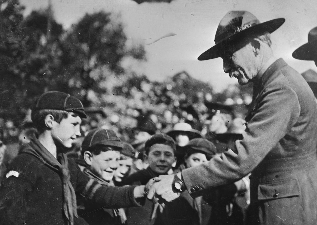 Sir Robert Baden-Powell congratulations a Wolf Cub on his father being awarded the Victoria Cross, November 1918. Library of Congress. Public Domain.